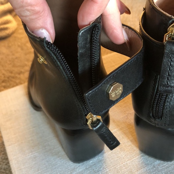 Louise et Cie black leather ankle boots back zip snap strap w logo 7.5 - Picture 3 of 11